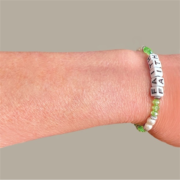 Faith Bracelet- 7” - Words Bracelet stretch FAITH Bracelet, crystals and pearls - Picture 5 of 6